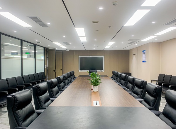 13年规范体系 <br/>   专案配合畅快服务体验